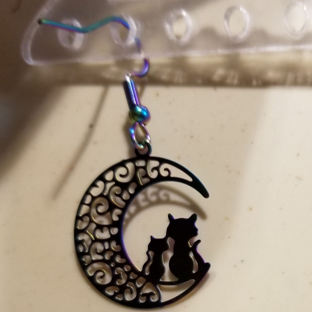 - Filigree Cats On The Quarter Moon Earrings - Picture 5 of 7